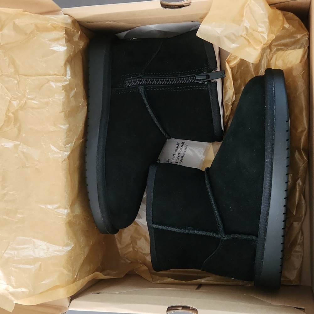 Koolaburra by UGG Black Boots - Picture 3 of 16